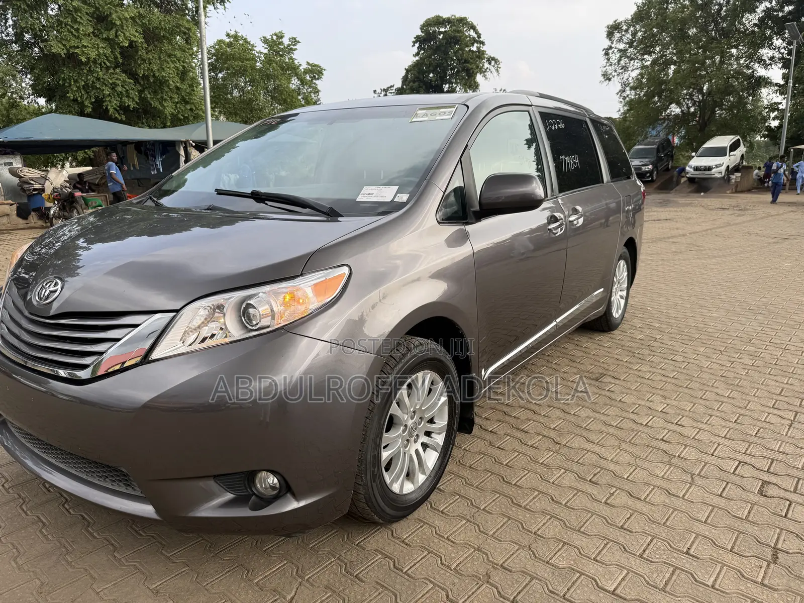 Toyota Sienna XLE 8 Passenger (3.5L 6cyl 8A) 2017 Gray