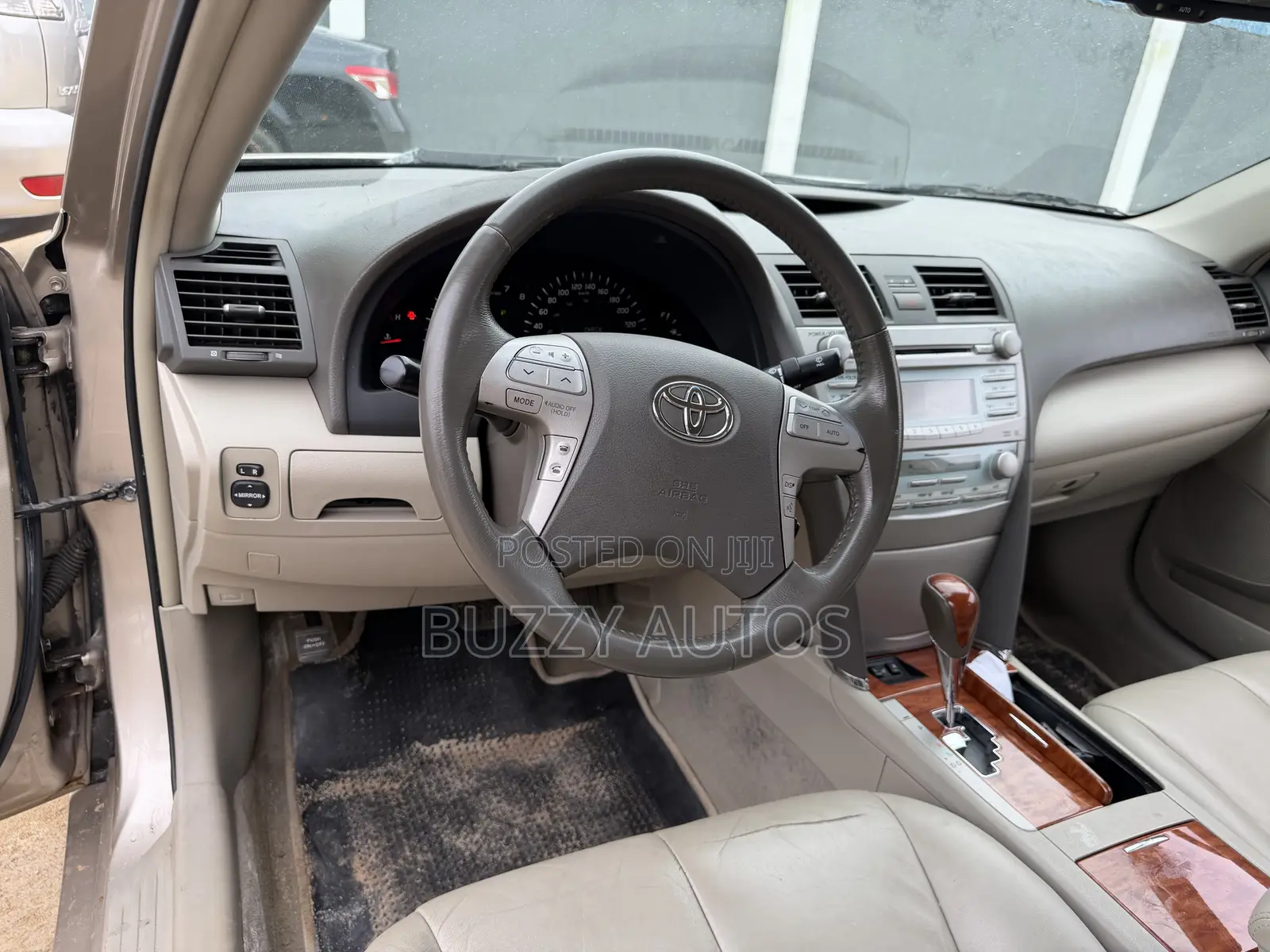 Toyota Camry XLE V6 4dr Sedan (3.5L 6cyl 6AM) 2009 Gold