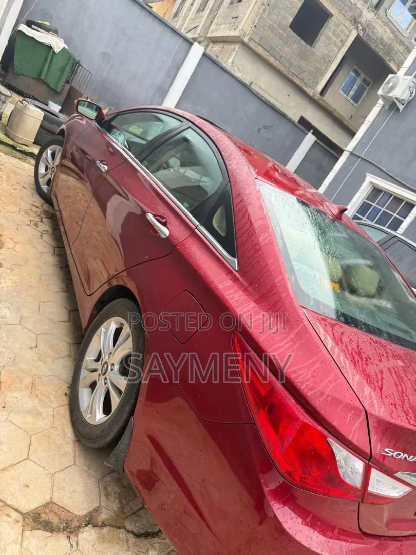 Hyundai Sonata Limited Sedan FWD (2.4L 4cyl 6A) 2011 Red
