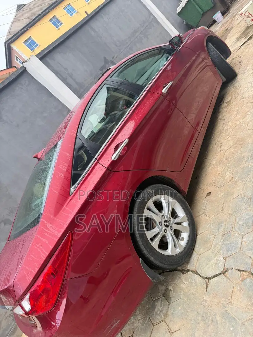 Hyundai Sonata Limited Sedan FWD (2.4L 4cyl 6A) 2011 Red