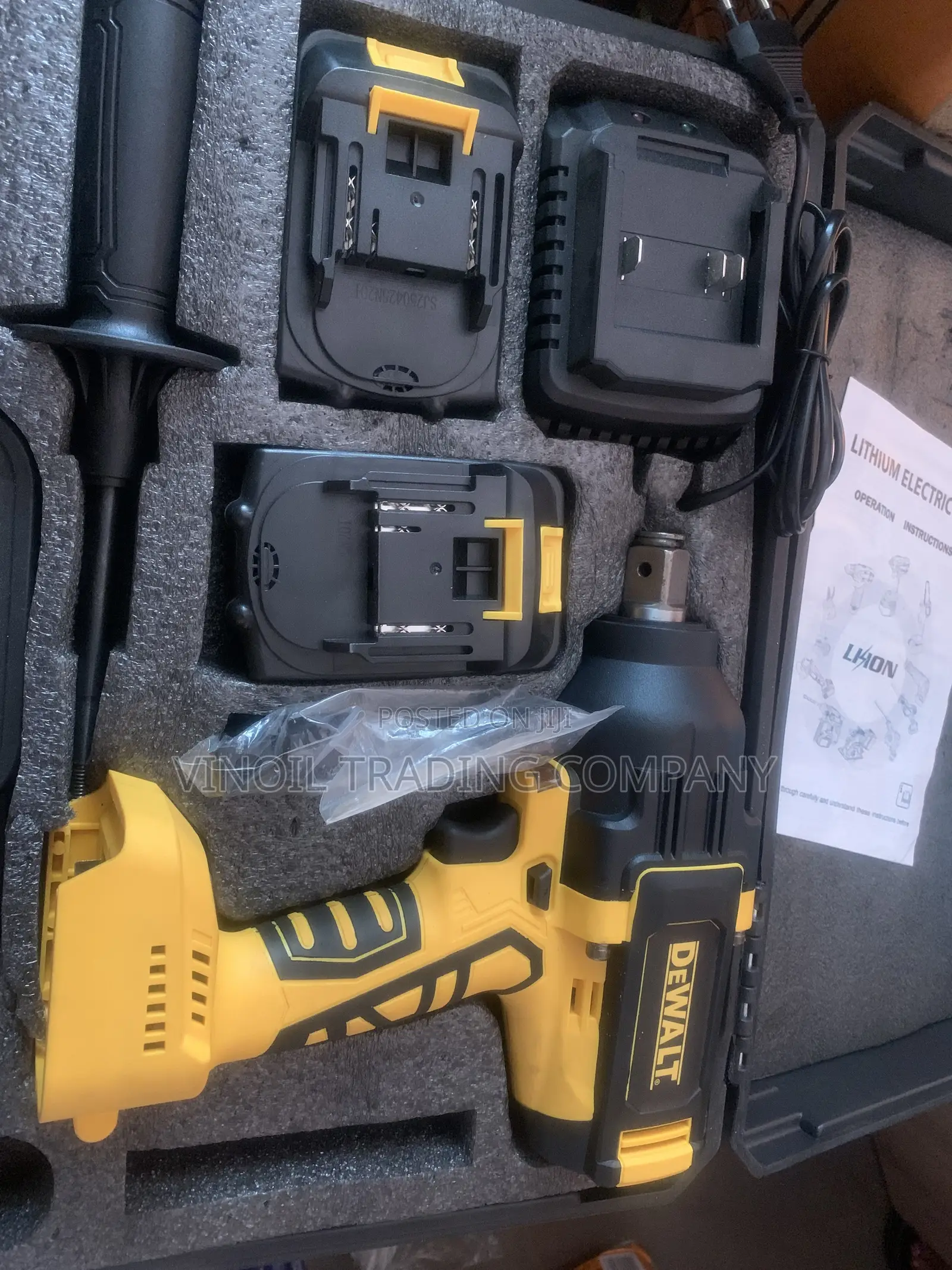 Cordless Impact Wrench Kit
