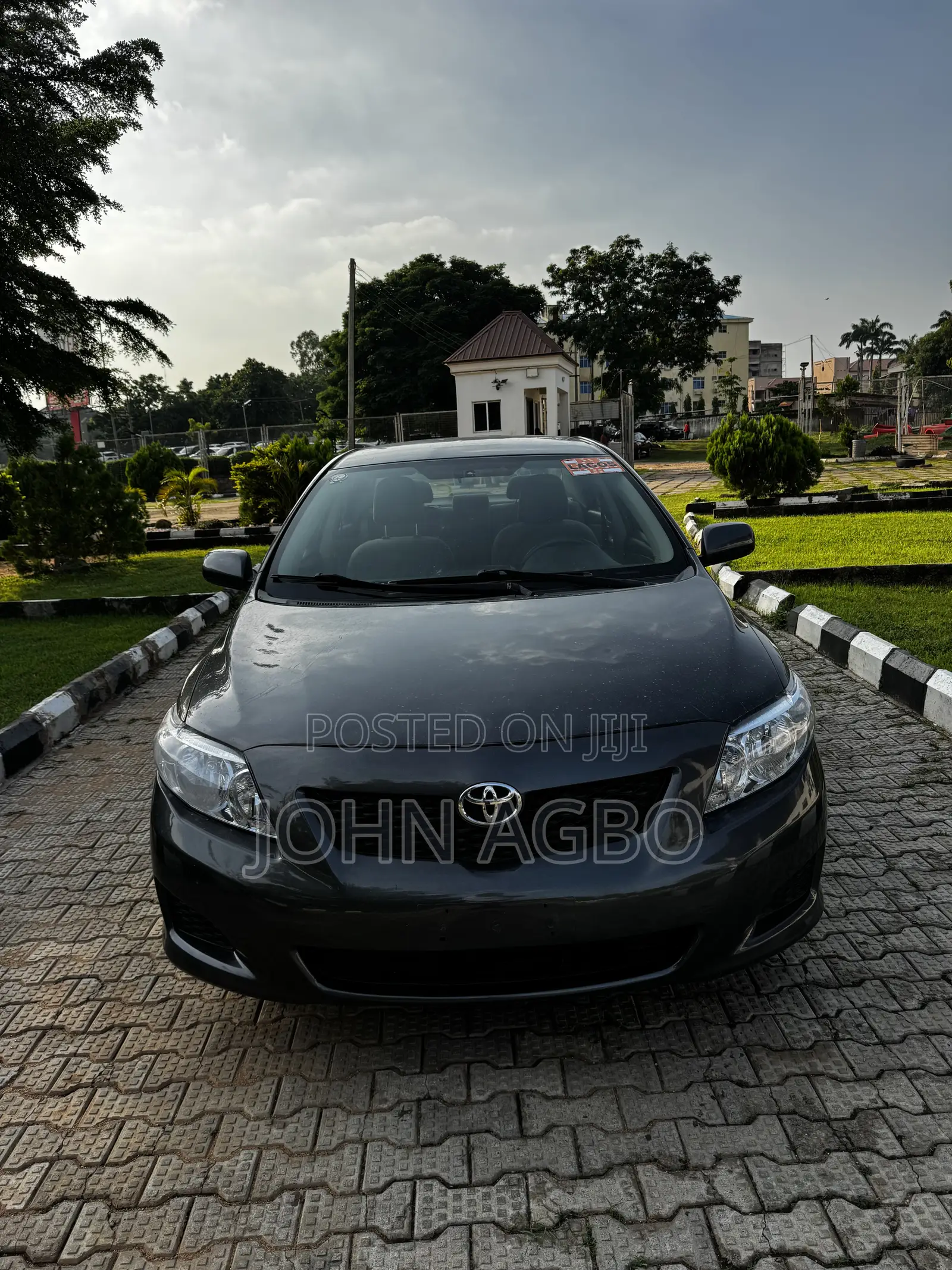 Toyota Corolla LE 4dr Sedan (1.8L 4cyl 4A) 2010 Gray