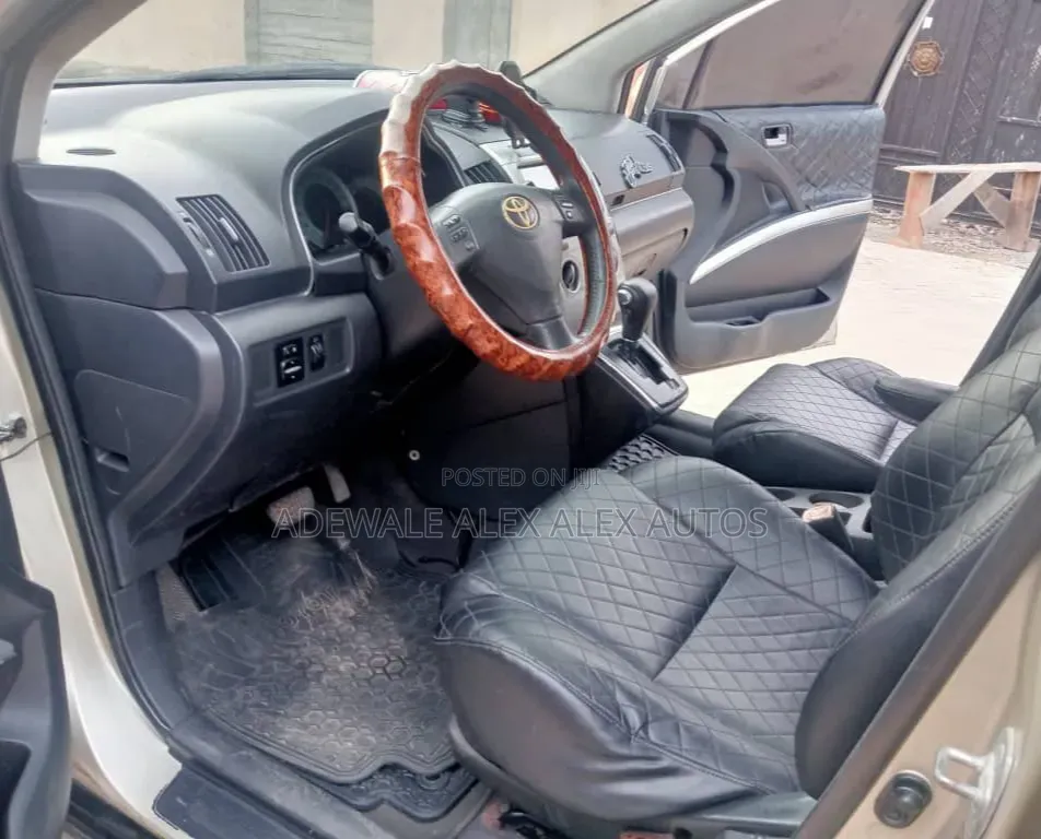 Toyota Corolla 2004 Gold