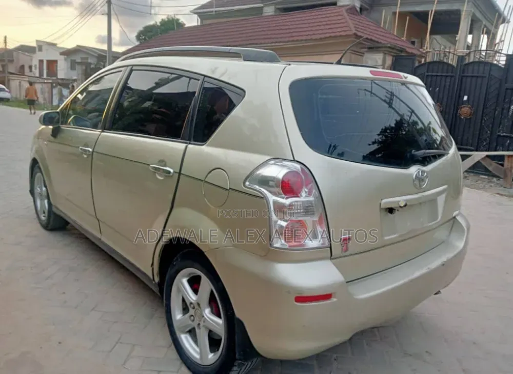 Toyota Corolla 2004 Gold