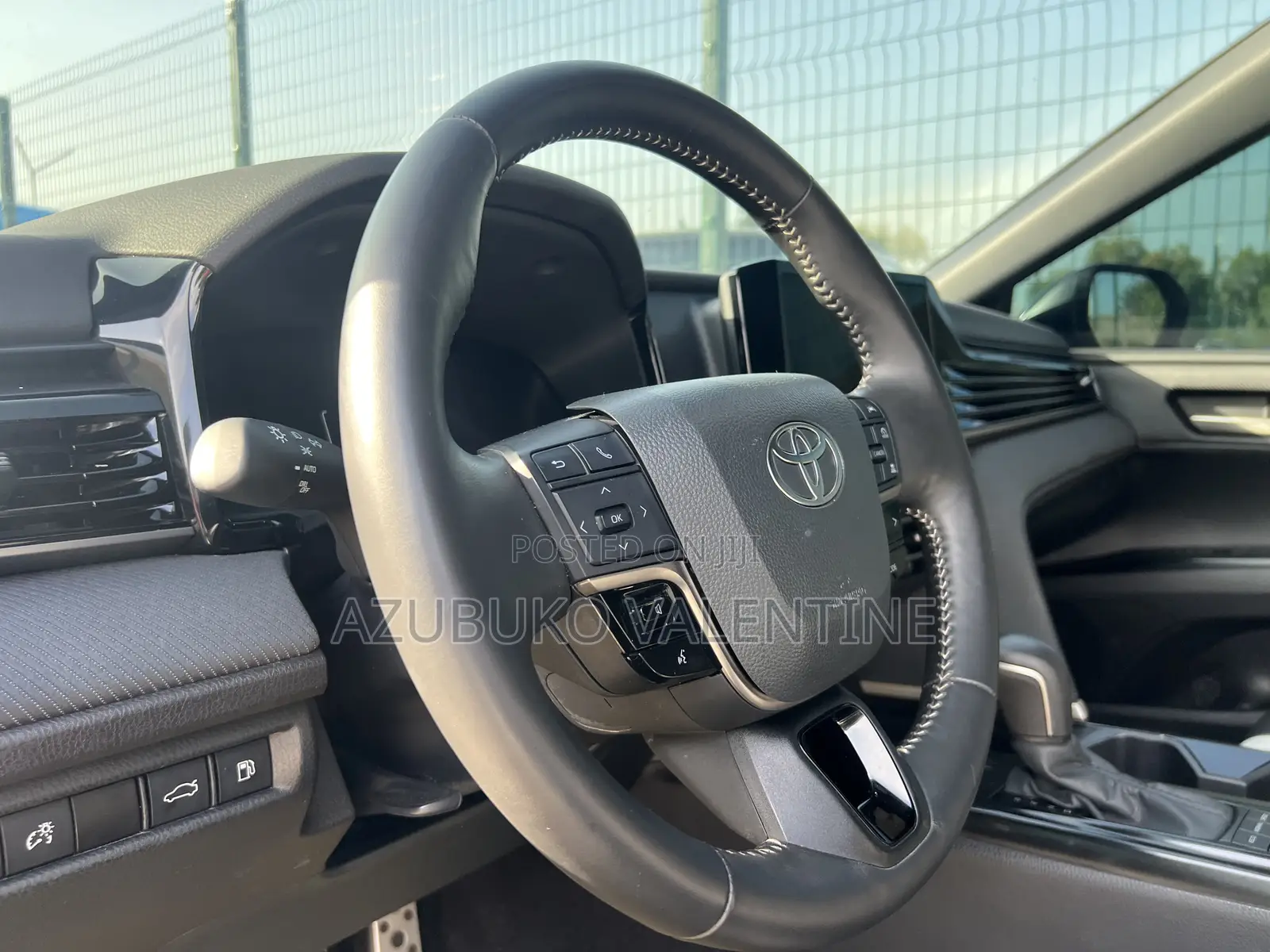 Toyota Camry SE 2025 White