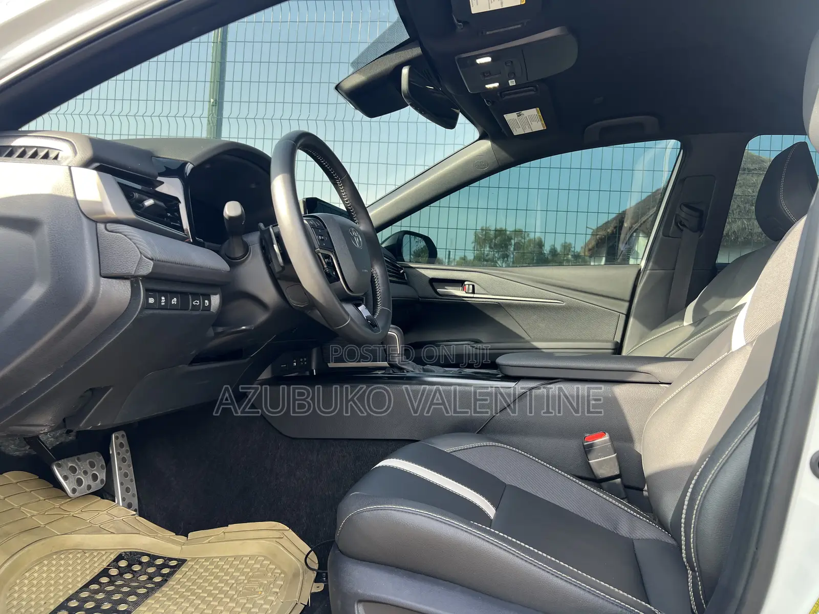 Toyota Camry SE 2025 White