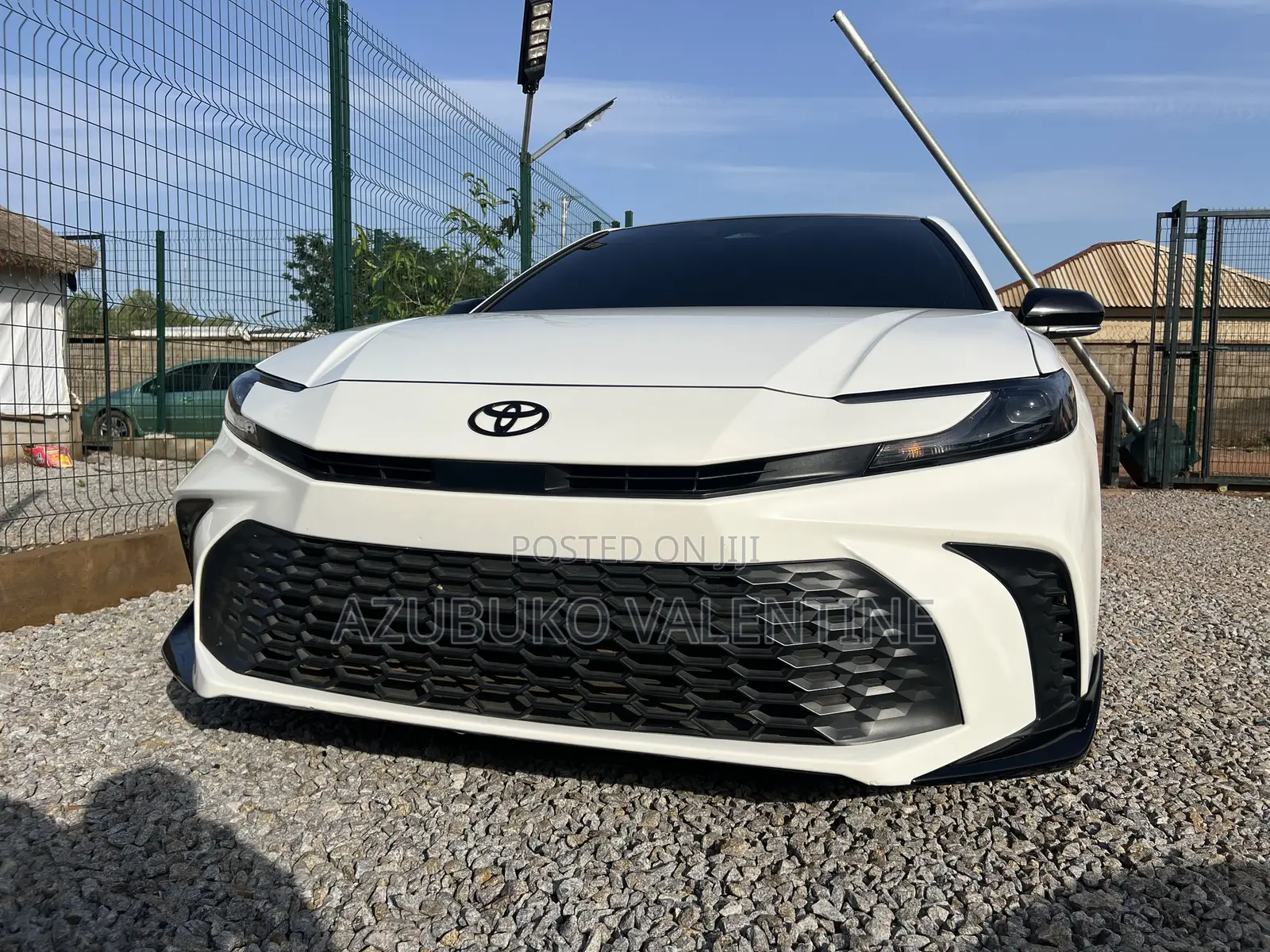 Toyota Camry SE 2025 White