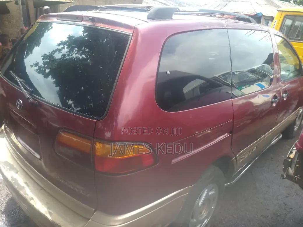 Toyota Sienna 2003 Red