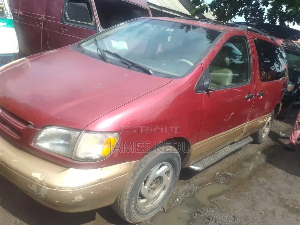 Toyota Sienna 2003 Red