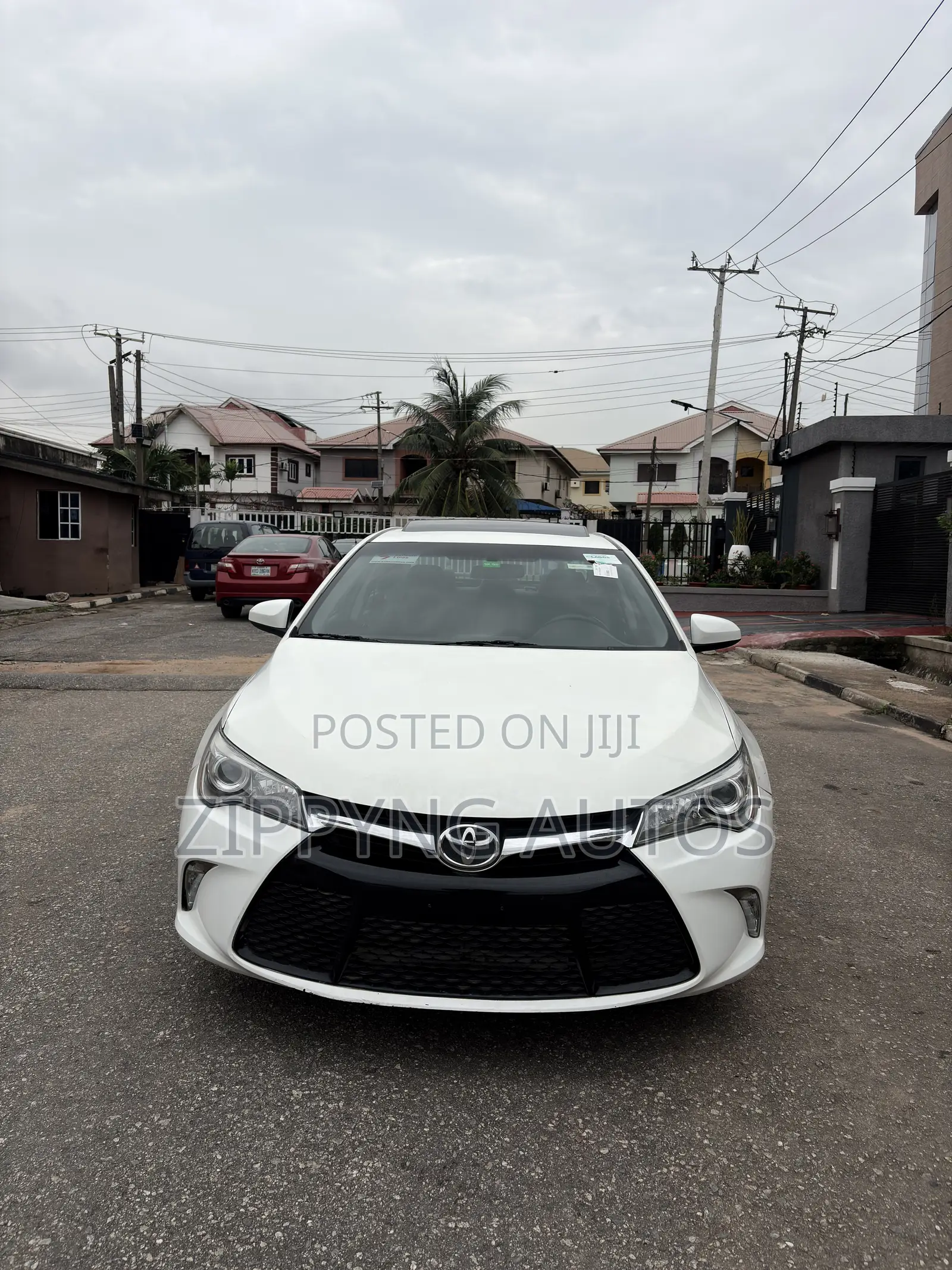 Toyota Camry SE 4dr Sedan (2.5L 4cyl 6A) 2015 White