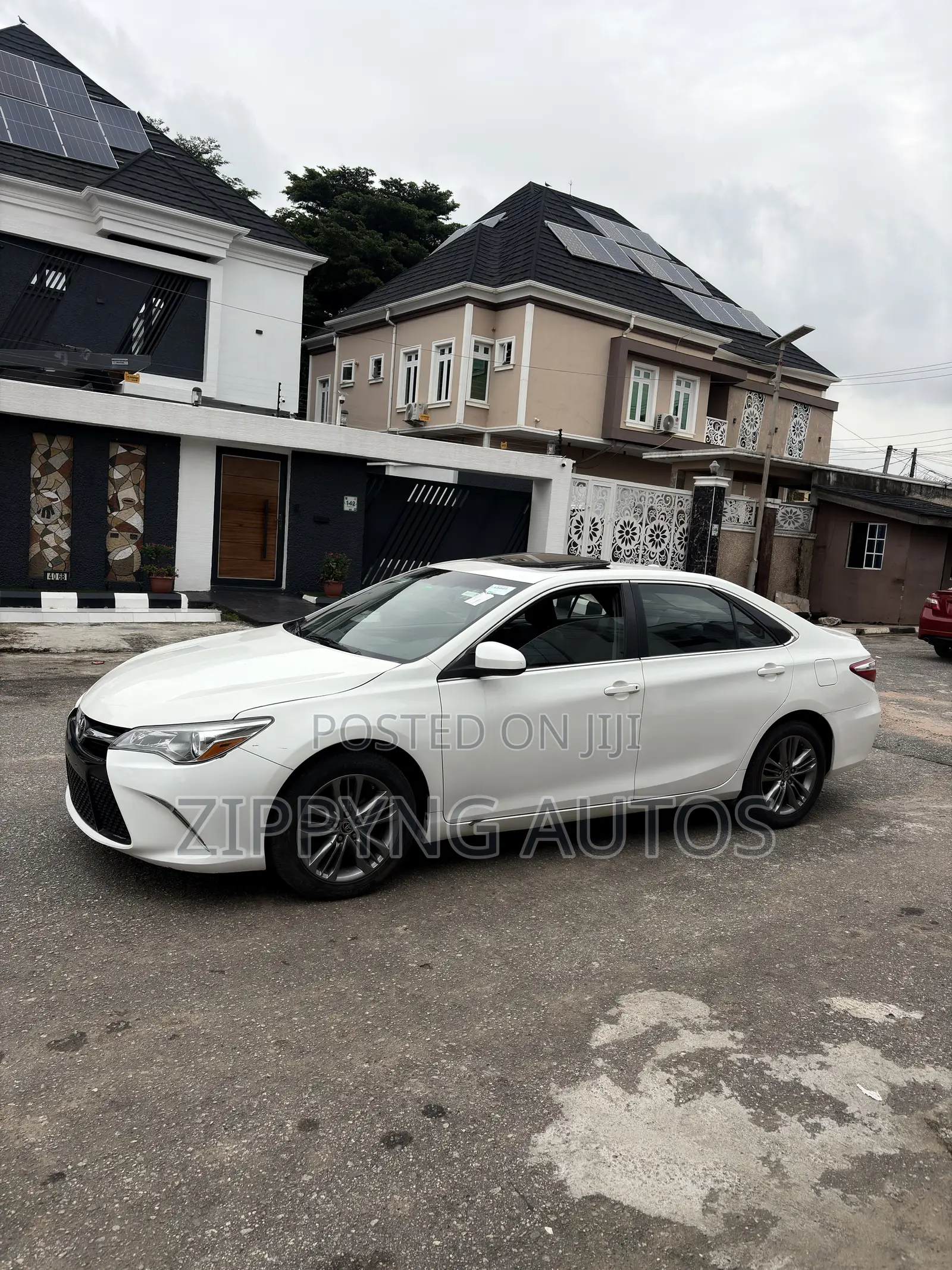 Toyota Camry SE 4dr Sedan (2.5L 4cyl 6A) 2015 White