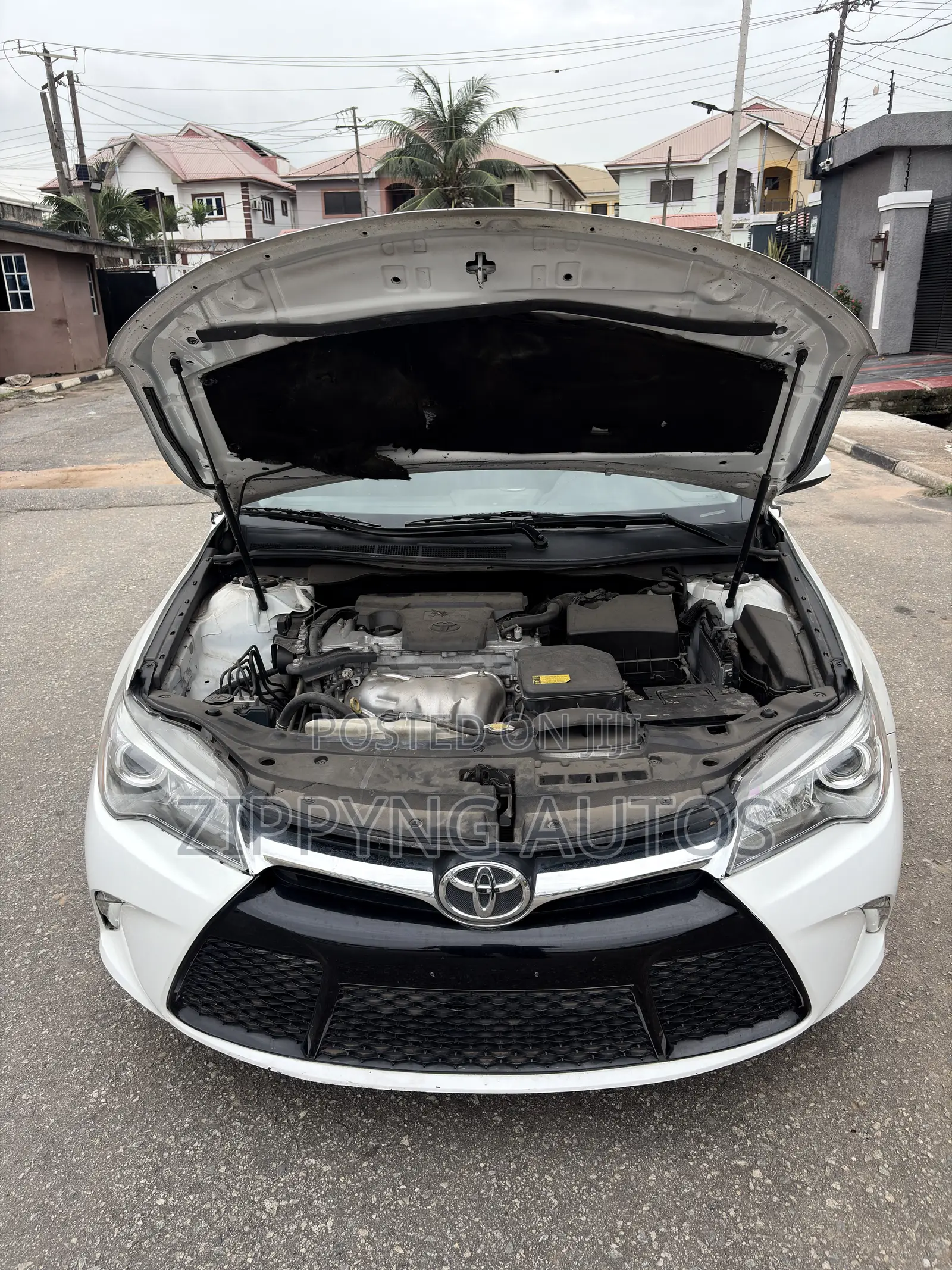 Toyota Camry SE 4dr Sedan (2.5L 4cyl 6A) 2015 White