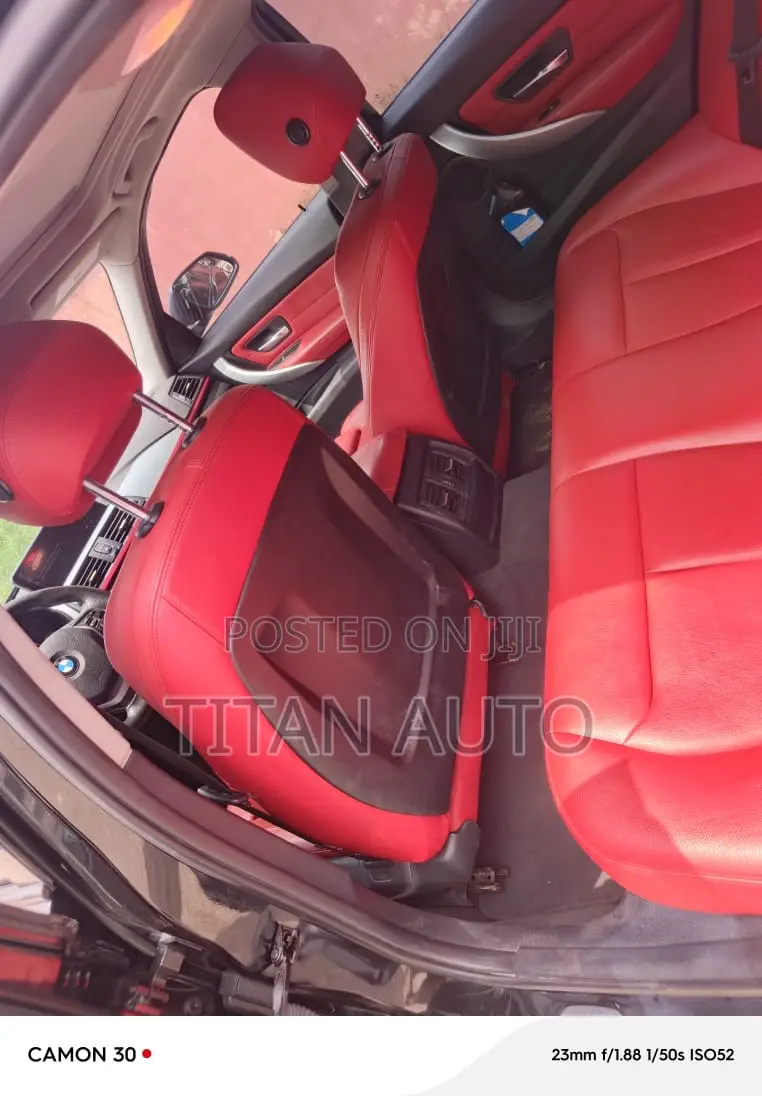 BMW 320i Sedan RWD 2016 Black
