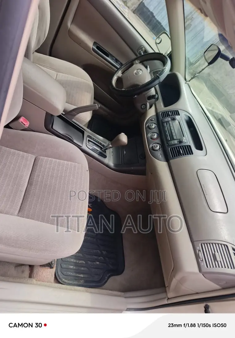 Toyota Camry LE 4dr Sedan (2.4L 4cyl 5A) 2005 Beige