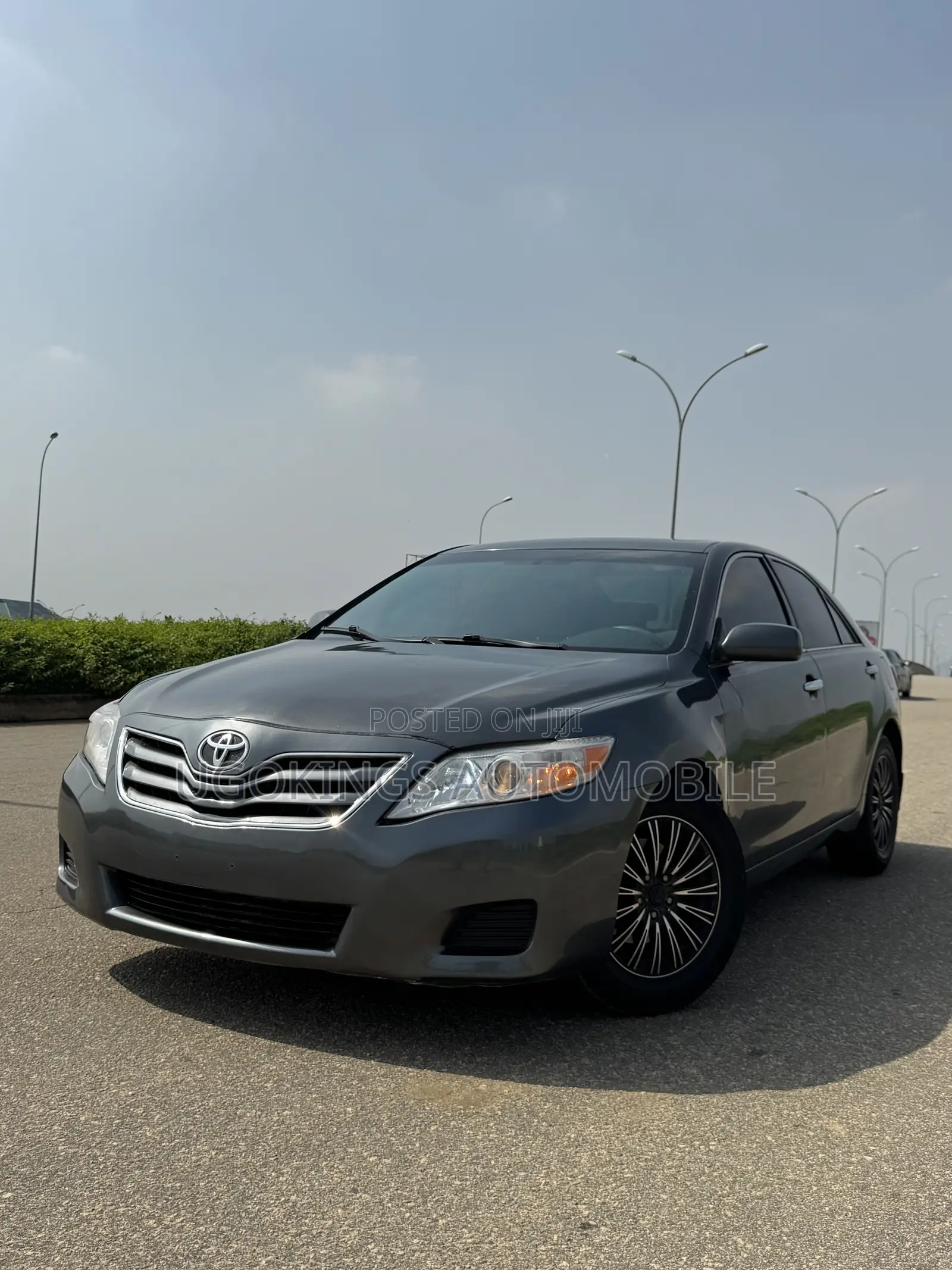 Toyota Camry LE 4dr Sedan (2.5L 4cyl 6A) 2011 Gray