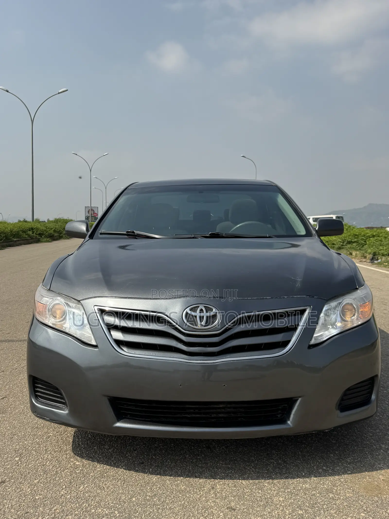 Toyota Camry LE 4dr Sedan (2.5L 4cyl 6A) 2011 Gray