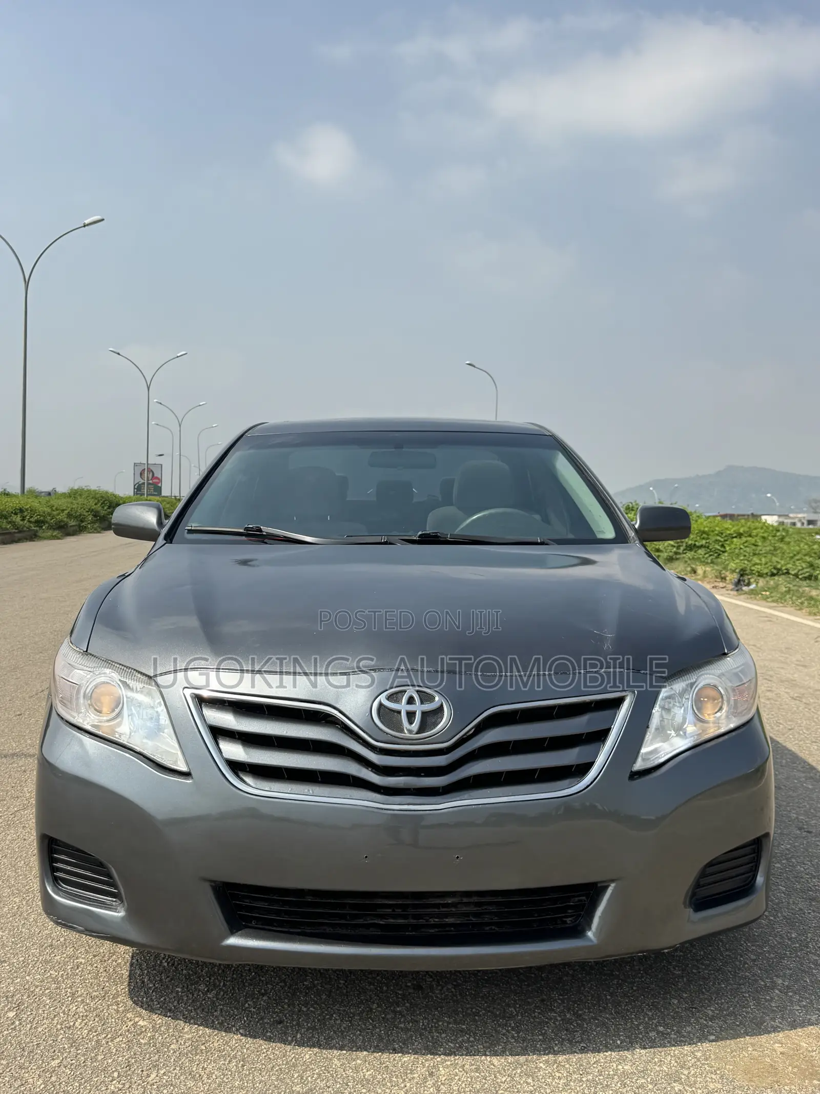 Toyota Camry LE 4dr Sedan (2.5L 4cyl 6A) 2011 Gray