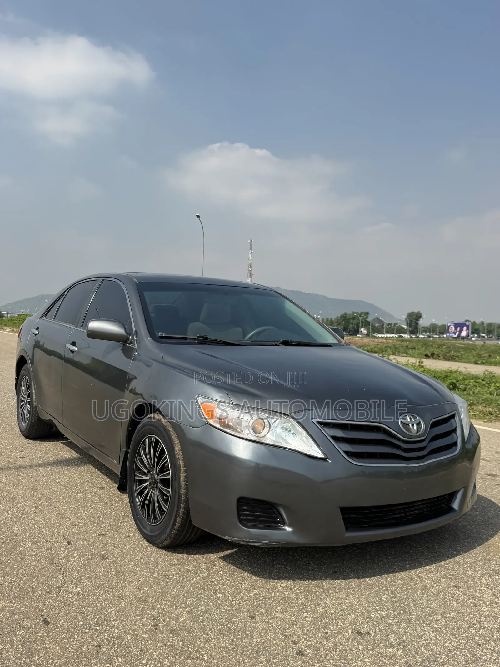 Toyota Camry LE 4dr Sedan (2.5L 4cyl 6A) 2011 Gray