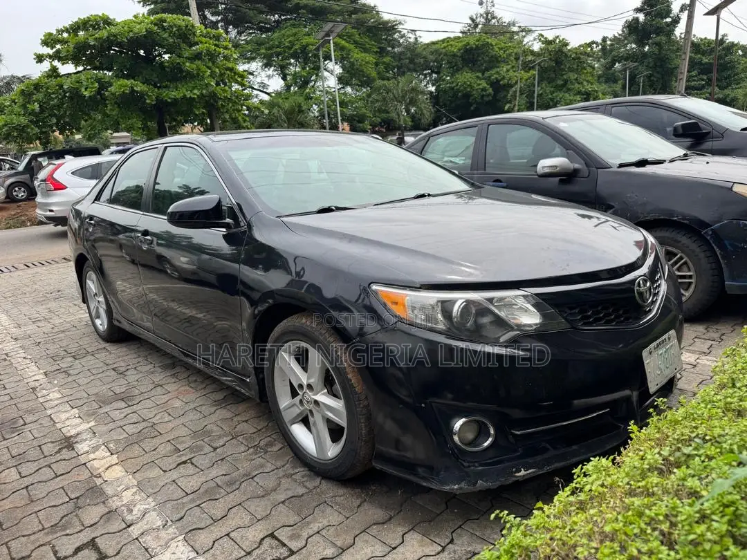 Toyota Camry SE 4dr Sedan (2.5L 4cyl 6A) 2014 Black