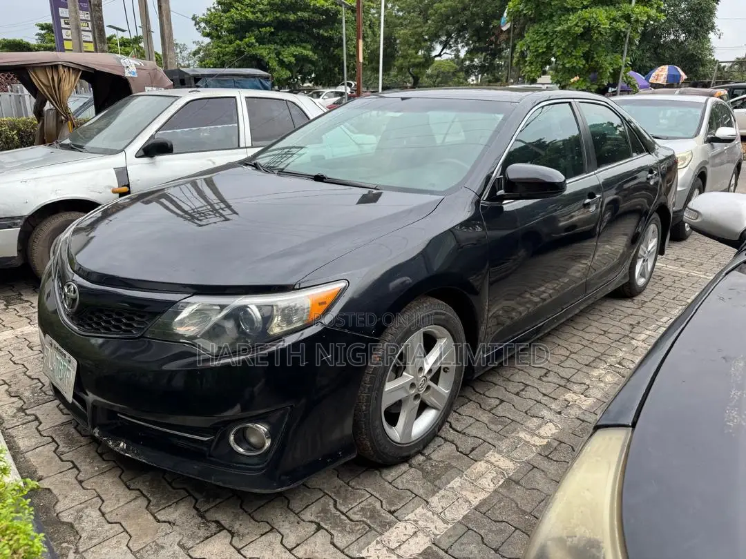 Toyota Camry SE 4dr Sedan (2.5L 4cyl 6A) 2014 Black