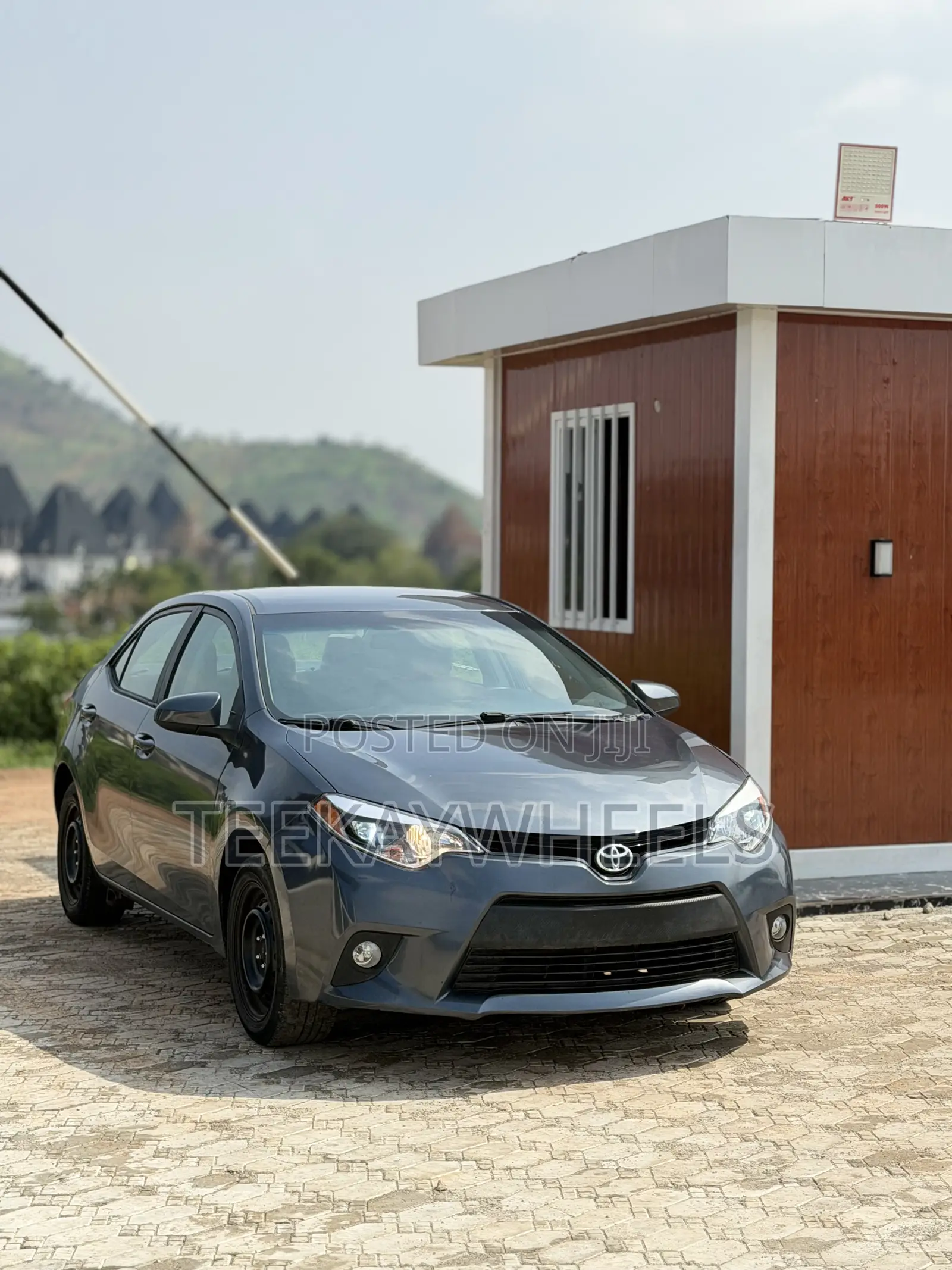 Toyota Corolla LE 4dr Sedan (1.8L 4cyl CVT) 2016 Gray