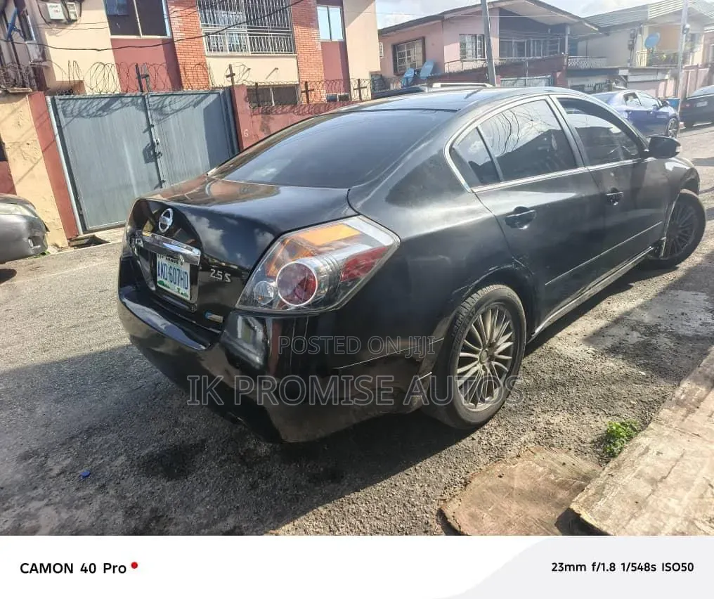 Nissan Altima 2010 Black