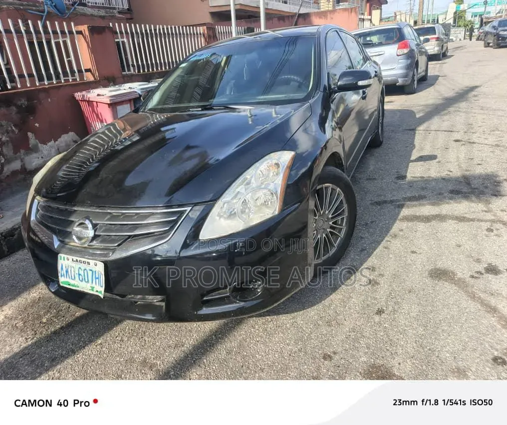 Nissan Altima 2010 Black