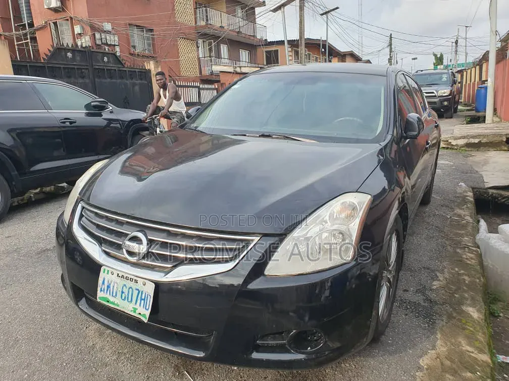 Nissan Altima 2010 Black