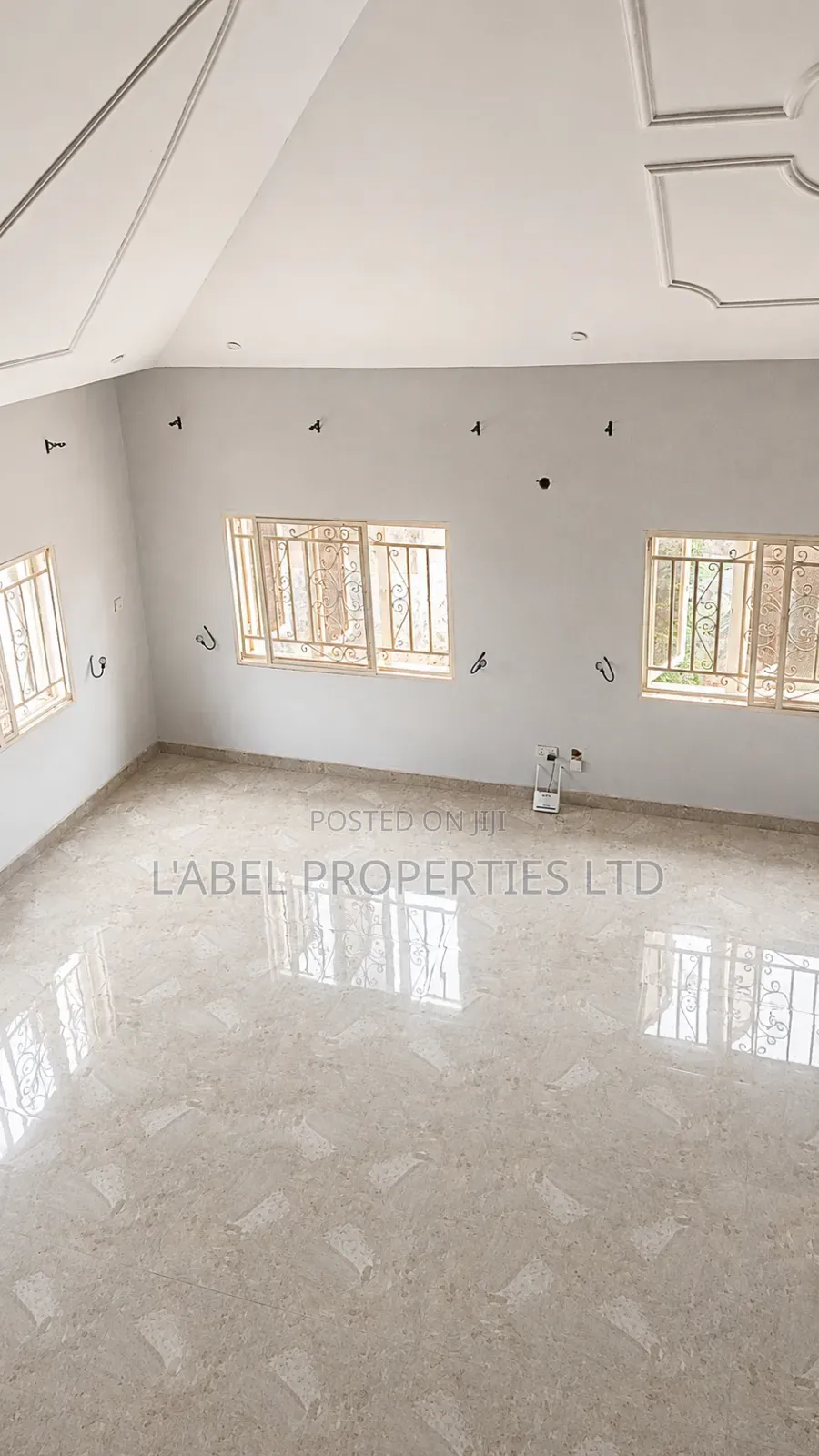 3bdrm Bungalow in Pentvile Estate for sale