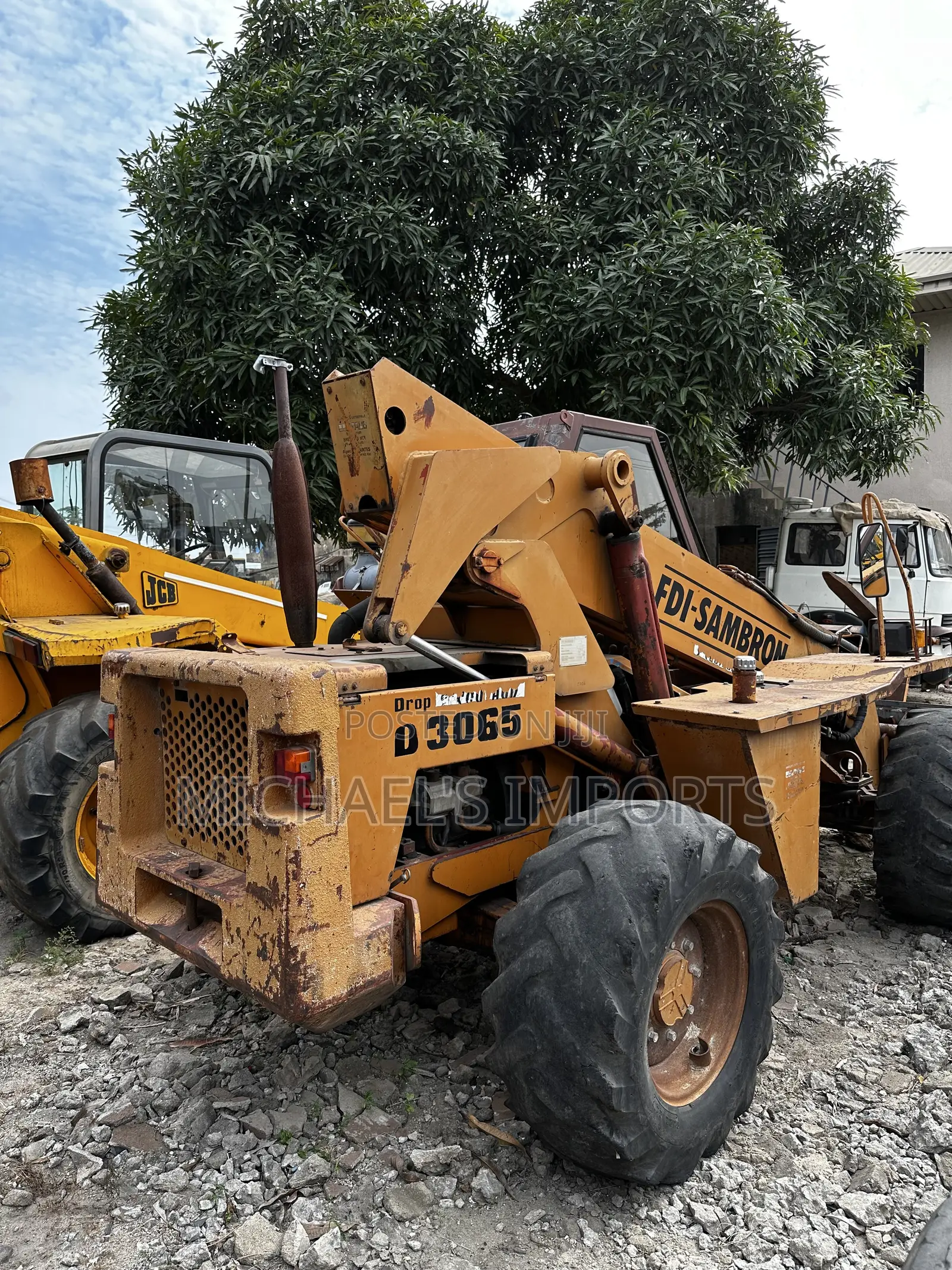 Foreign Used Heavy Duty 4x4 Fdi-Sambron Telescopic Forklift