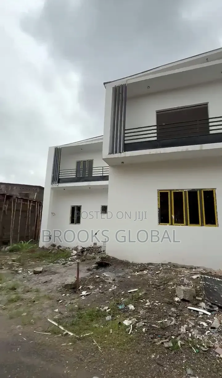 4bdrm Duplex in Apo Resettlement for sale