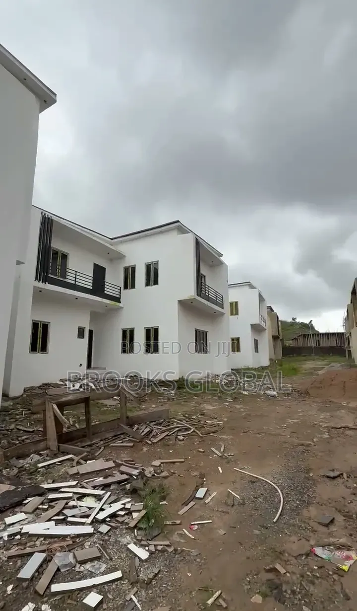 4bdrm Duplex in Apo Resettlement for sale