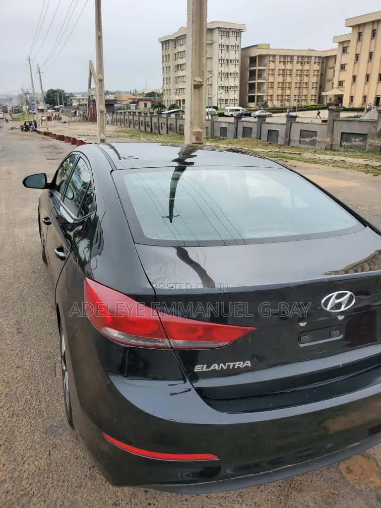 Hyundai Elantra 2018 Black