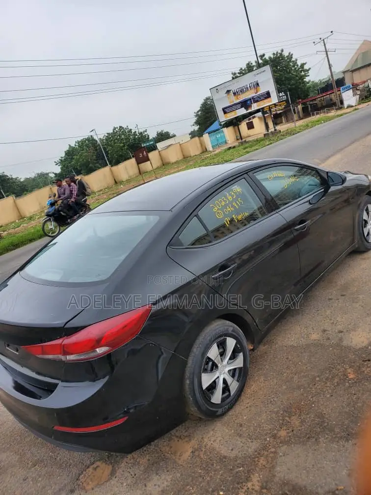 Hyundai Elantra 2018 Black