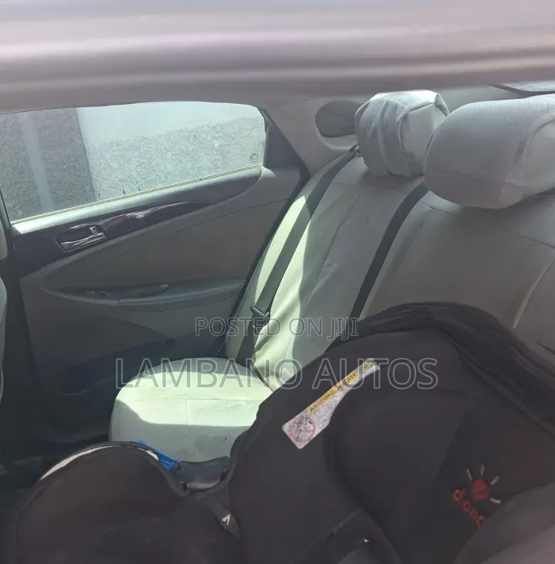 Hyundai Elantra 2012 Silver
