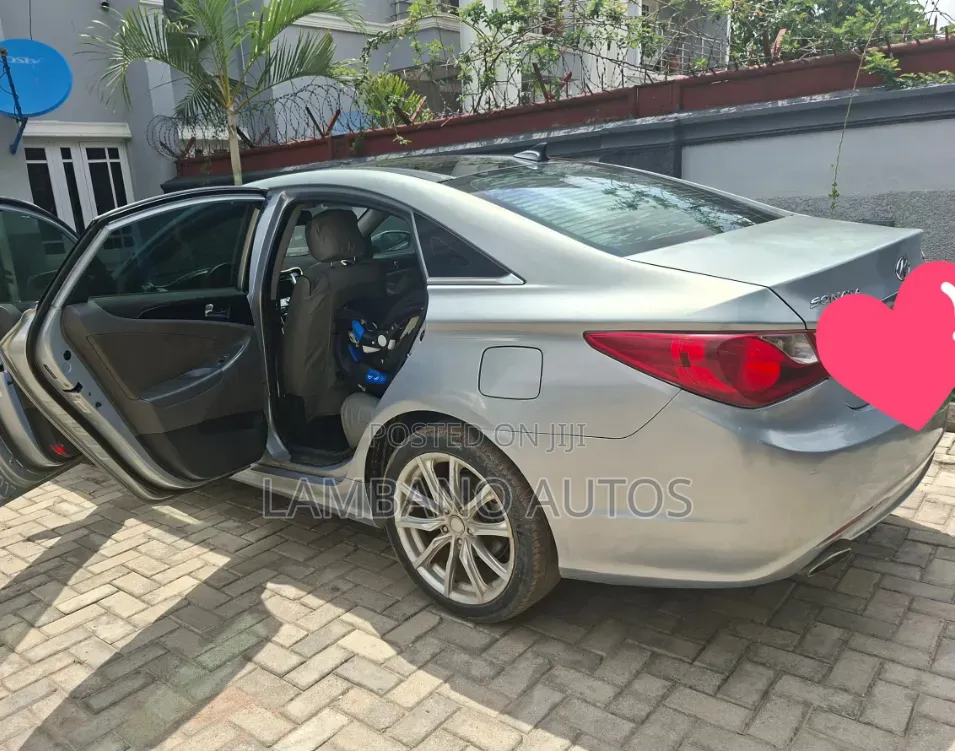 Hyundai Elantra 2012 Silver