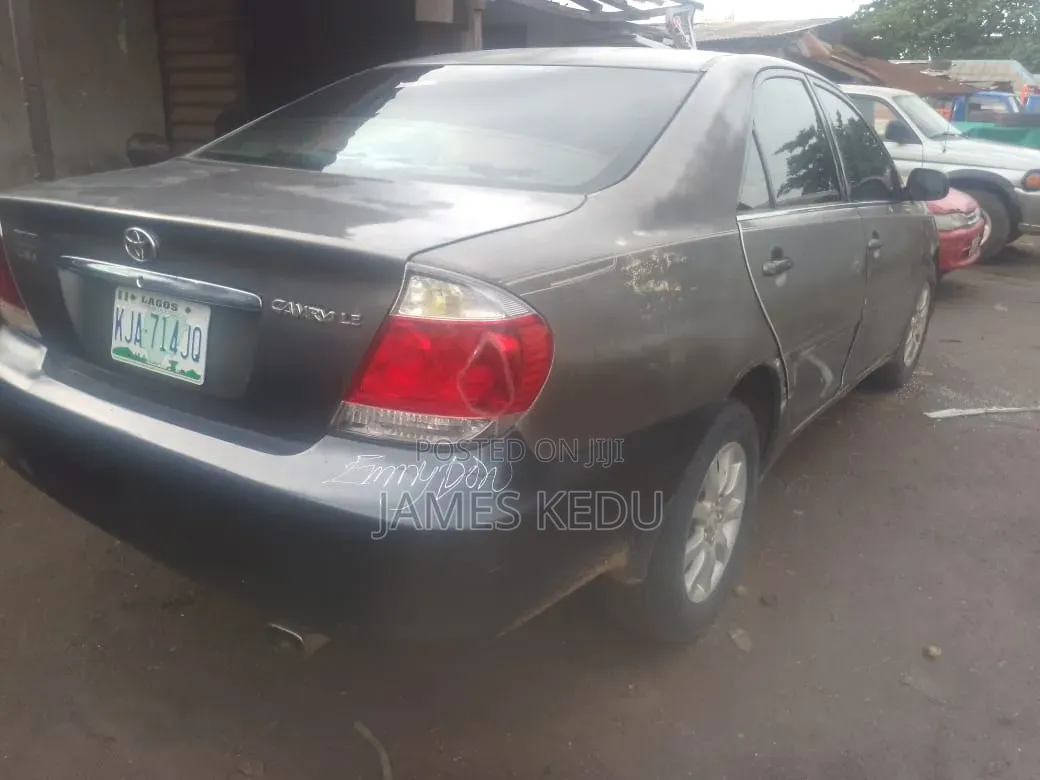 Toyota Camry 2005 Gray