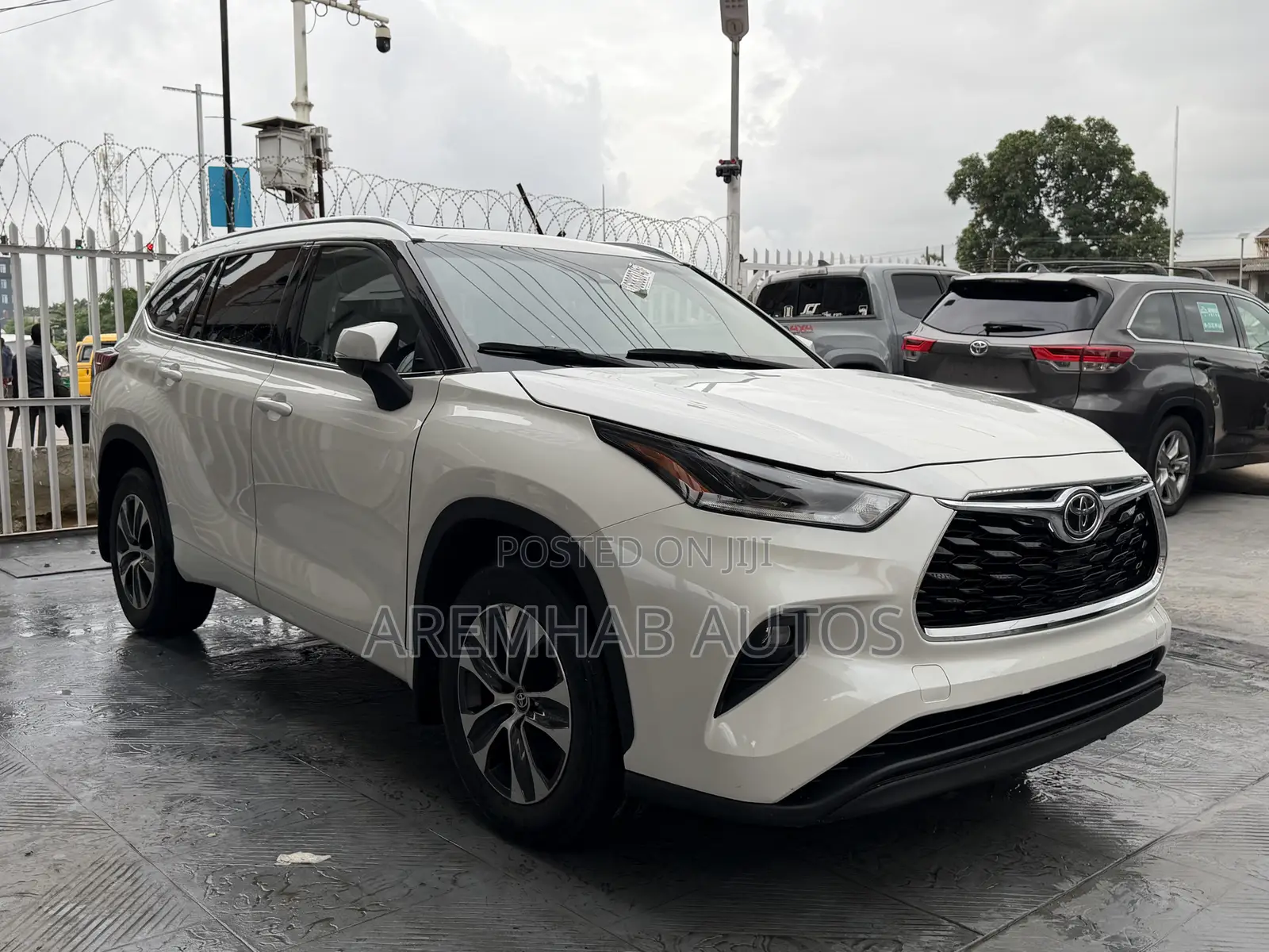 Toyota Highlander XLE AWD 2023 White