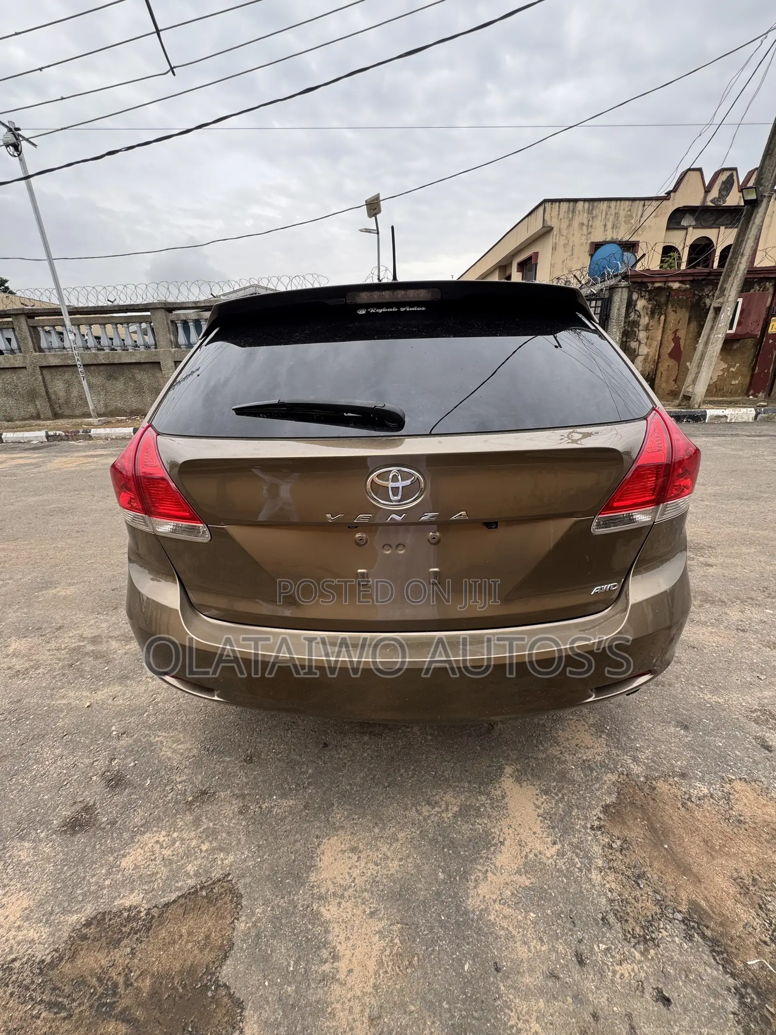 Toyota Venza V6 AWD 2012 Gold