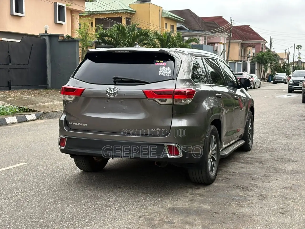 Toyota Highlander XLE 4x2 V6 (3.5L 6cyl 8A) 2017 Gray