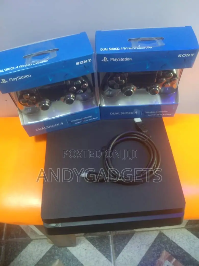 Play Station 4 Console With 2 Pad and 10 Games