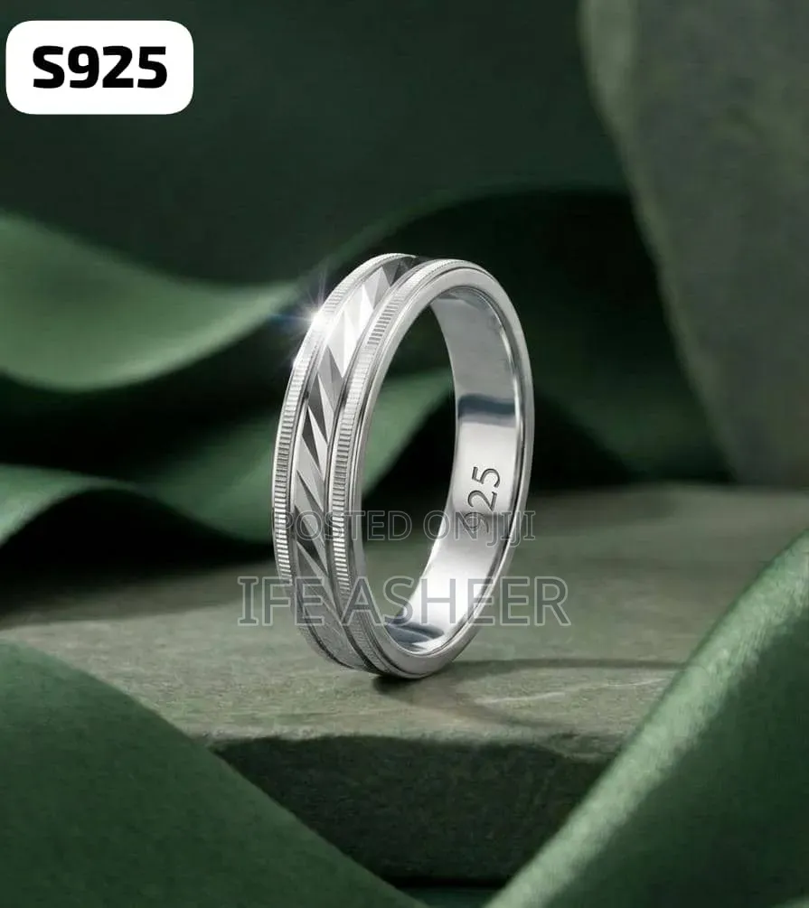 925 Men's Classic Glittering Wedding Band