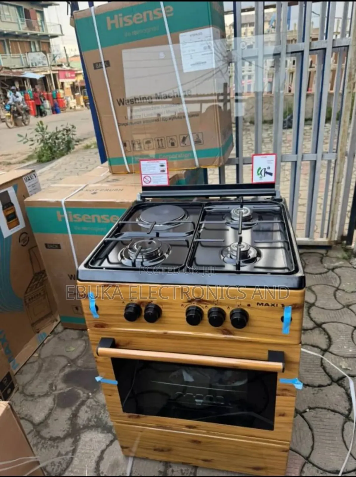 Maxi 60 by 60 Standing Cooker 3 Gas Cooker Plus 1 Hotplate With Wooden