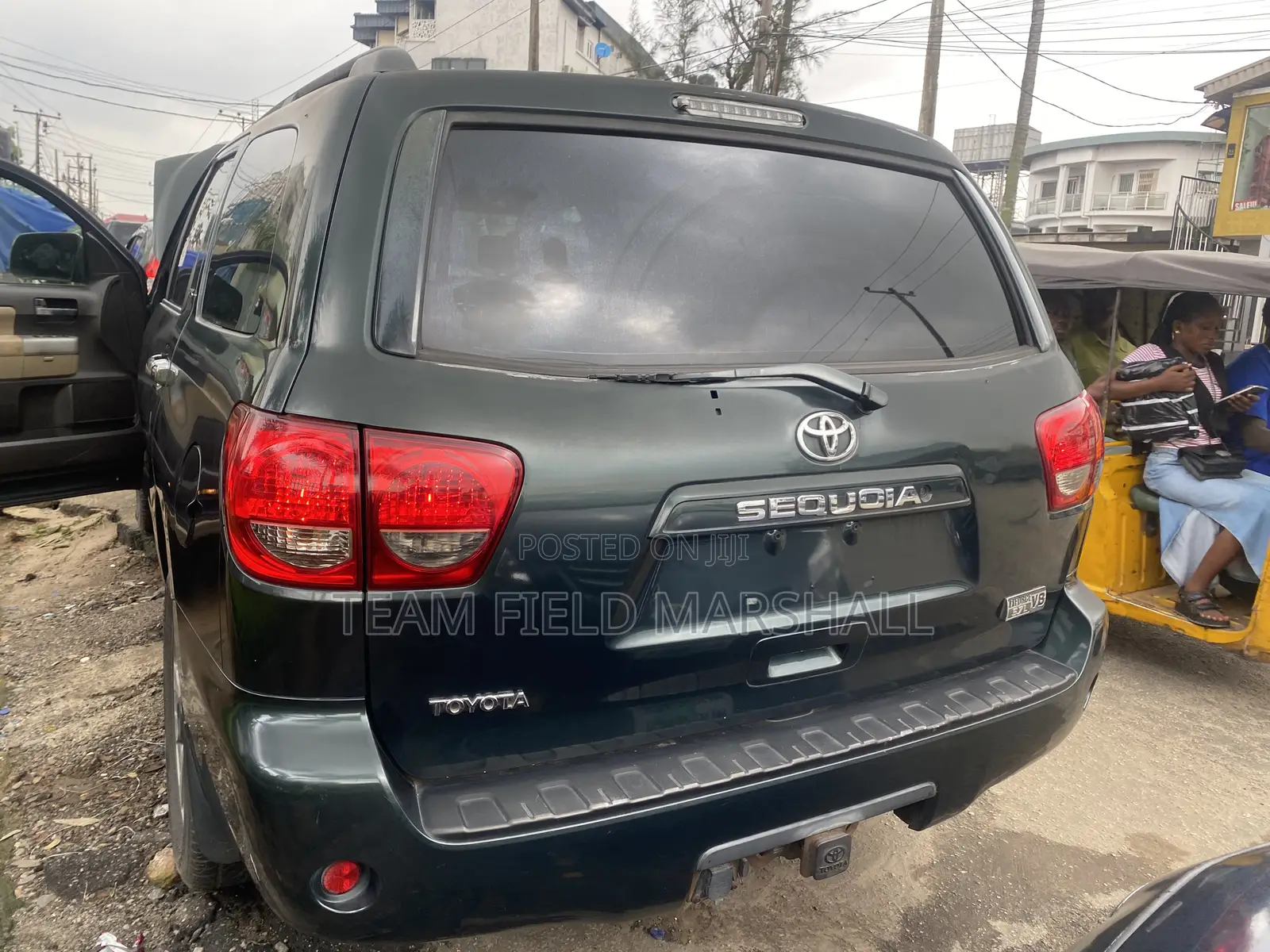 Toyota Sequoia Platinum 4dr SUV (5.7L 8cyl 6A) 2009 Black
