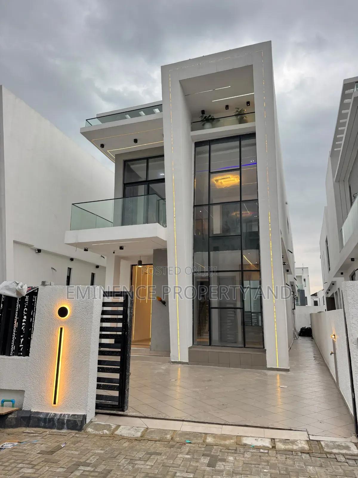 5bdrm Duplex in Lekki Phase 2 for sale
