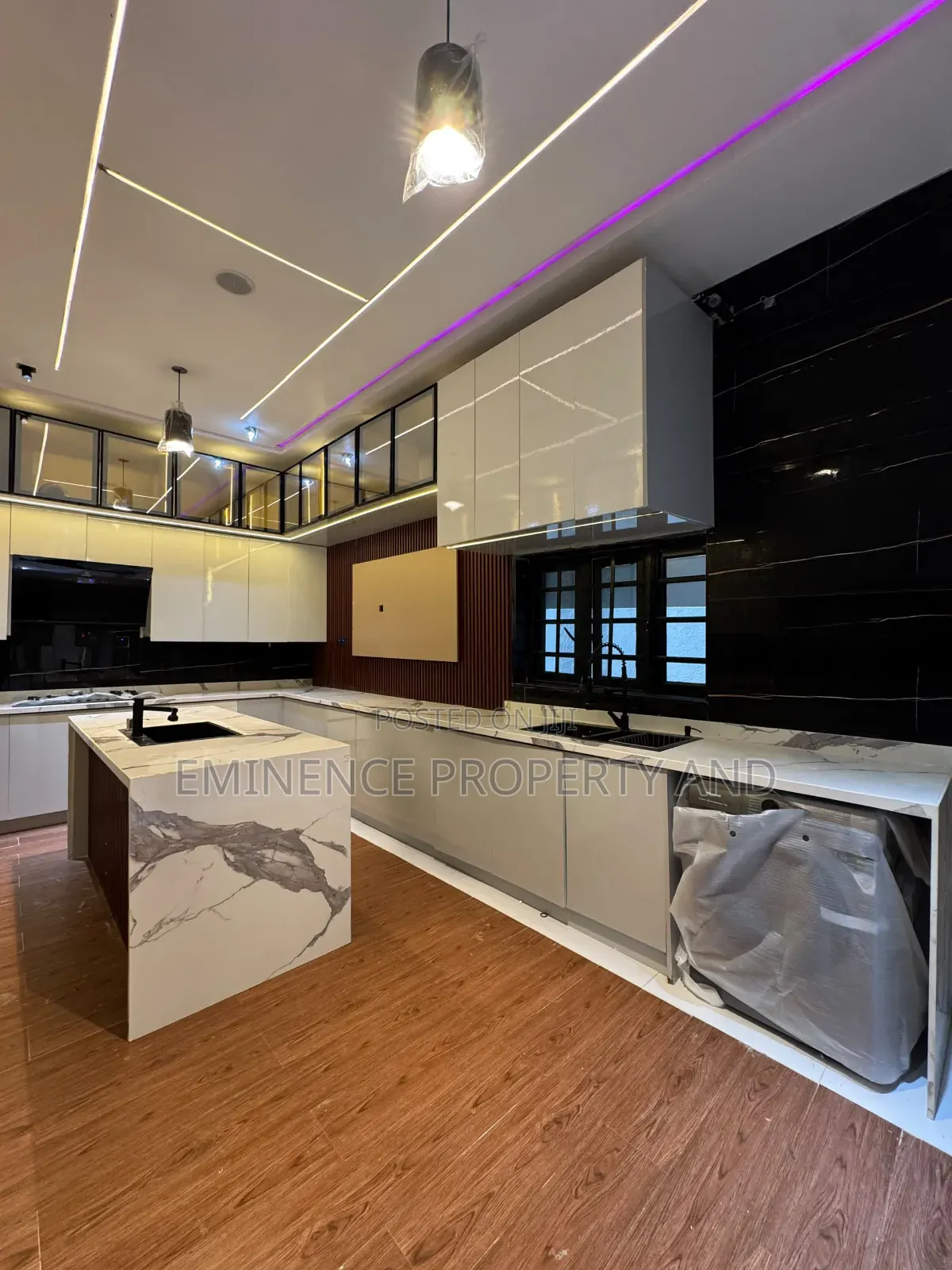 5bdrm Duplex in Lekki Phase 2 for sale