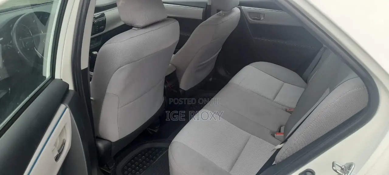 Toyota Corolla LE 4dr Sedan (1.8L 4cyl CVT) 2015 White