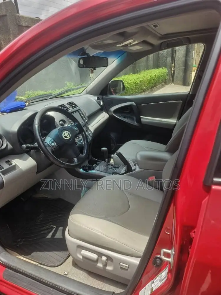 Toyota RAV4 2011 Red