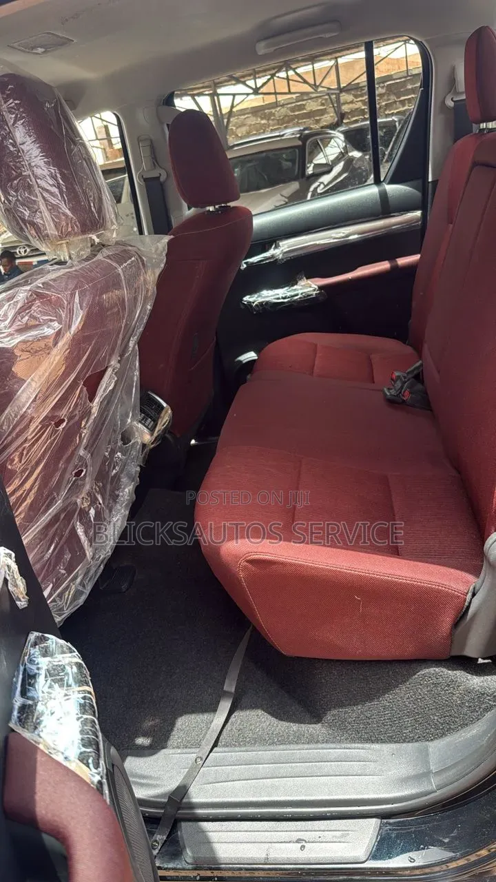 New Toyota Hilux 2025 Black