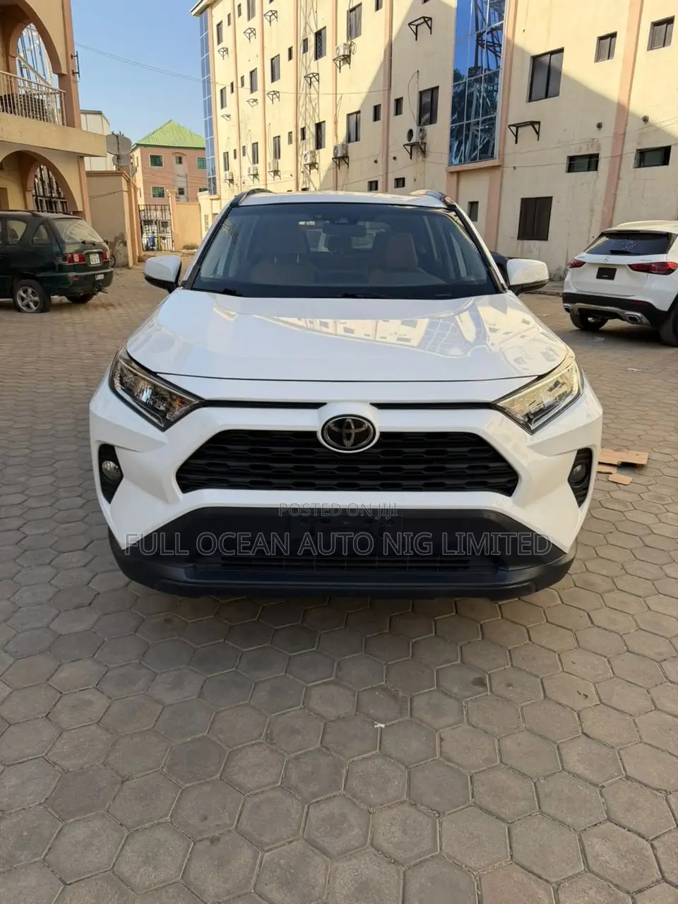 Toyota RAV4 XLE AWD 2019 White